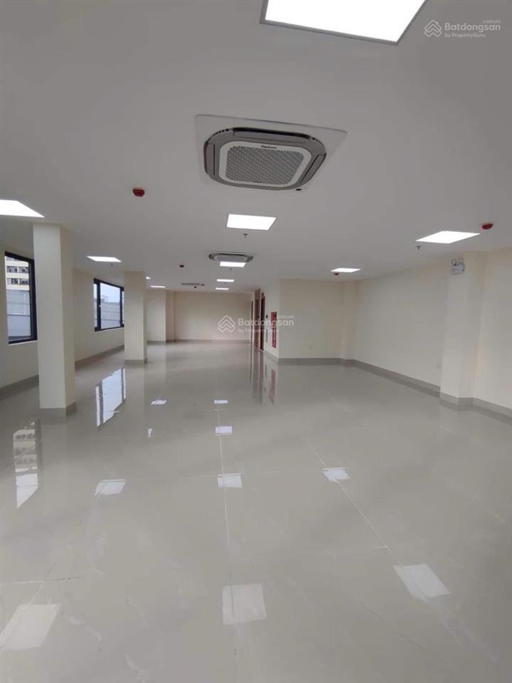Toà văn phòng mặt phố phạm văn đồng, 207m2, 8 tầng, lô góc, vỉa hè rộng, kinh doanh, giá 70 tỷ