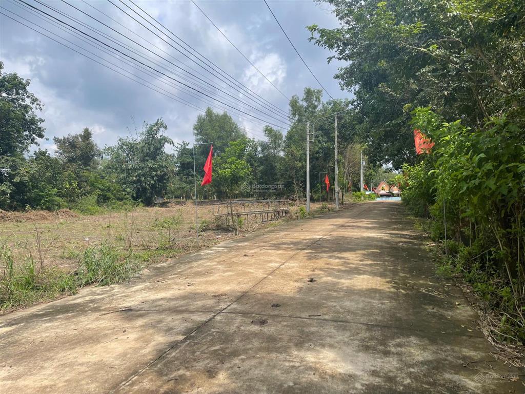 Bán lô đất đẹp gần trường học thuộc tp.hcm, cách trục đường dh507 chỉ 200m giá 490 triệu. shr