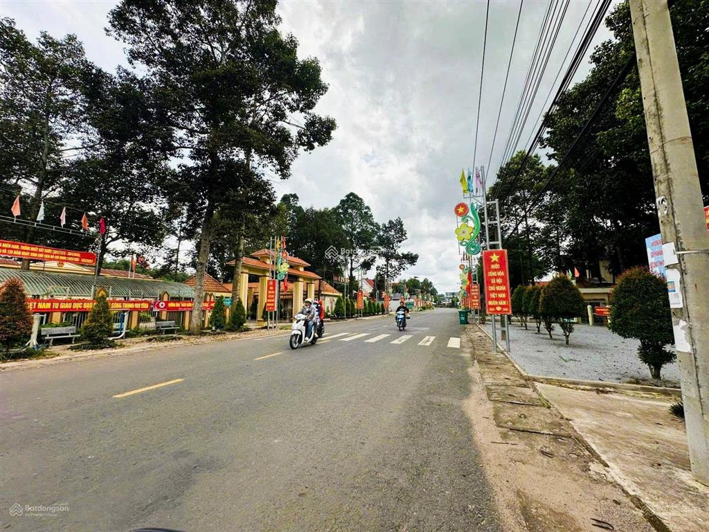 Bán lô đất đẹp gần trường học thuộc tp.hcm, cách trục đường dh507 chỉ 200m giá 490 triệu. shr