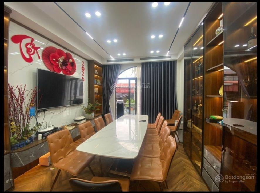 Lô góc thang máy kiểu biệt thự trung tâm gia thụy 65 m2