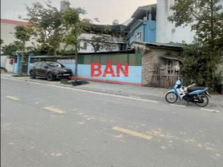 Phân lô  vỉa hè hai bên  đường ôtô tránh  hai thoáng trước và sau  98 m2  giang biên