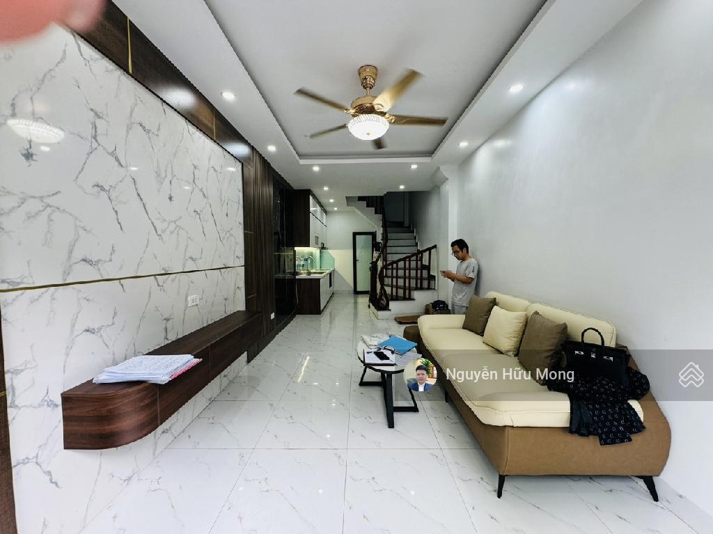 Chỉ nhỉnh 7 tỷ nhà giáp bát, hoàng mai 41m2, 5 tầng, mt 4.5m ngõ thông gần ô tô