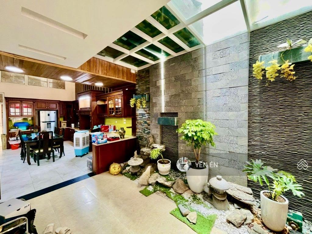 Hoàng văn thái 100m2, 5 tầng, 2 ô tô vào nhà, trước nhà đường gần 6m, dân trí cao, 20.19 tỷ