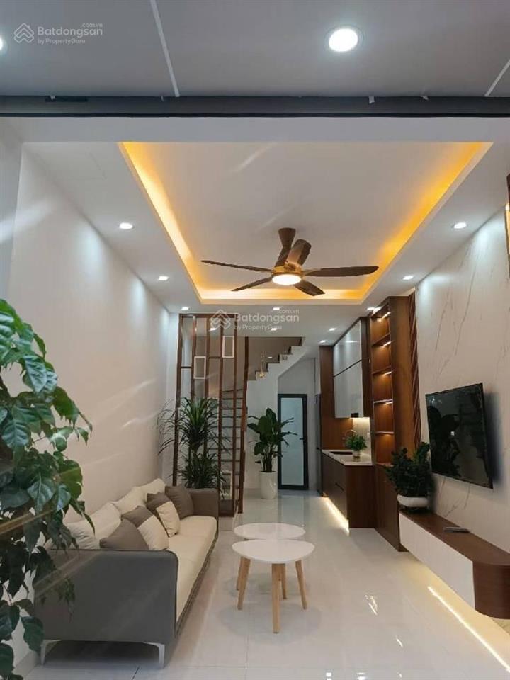 Bán nhà riêng quang tiến nam từ liêm,chỉ 6,5 tỷ có nhà mới dt 37m2 x 5 tầng thang máy. 20m ra ô tô