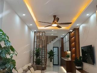 Bán nhà riêng quang tiến nam từ liêm,chỉ 6,5 tỷ có nhà mới dt 37m2 x 5 tầng thang máy. 20m ra ô tô