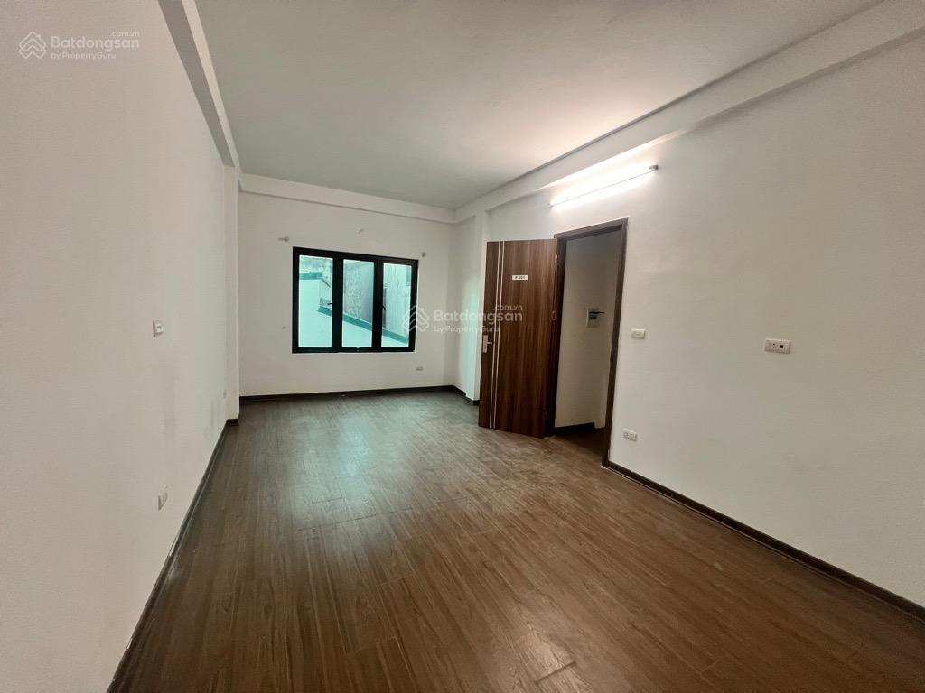 Bán nhà riêng quang tiến nam từ liêm,chỉ 6,5 tỷ có nhà mới dt 37m2 x 5 tầng thang máy. 20m ra ô tô