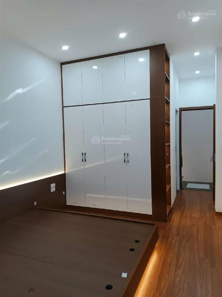 Bán nhà riêng quang tiến nam từ liêm,chỉ 6,5 tỷ có nhà mới dt 37m2 x 5 tầng thang máy. 20m ra ô tô