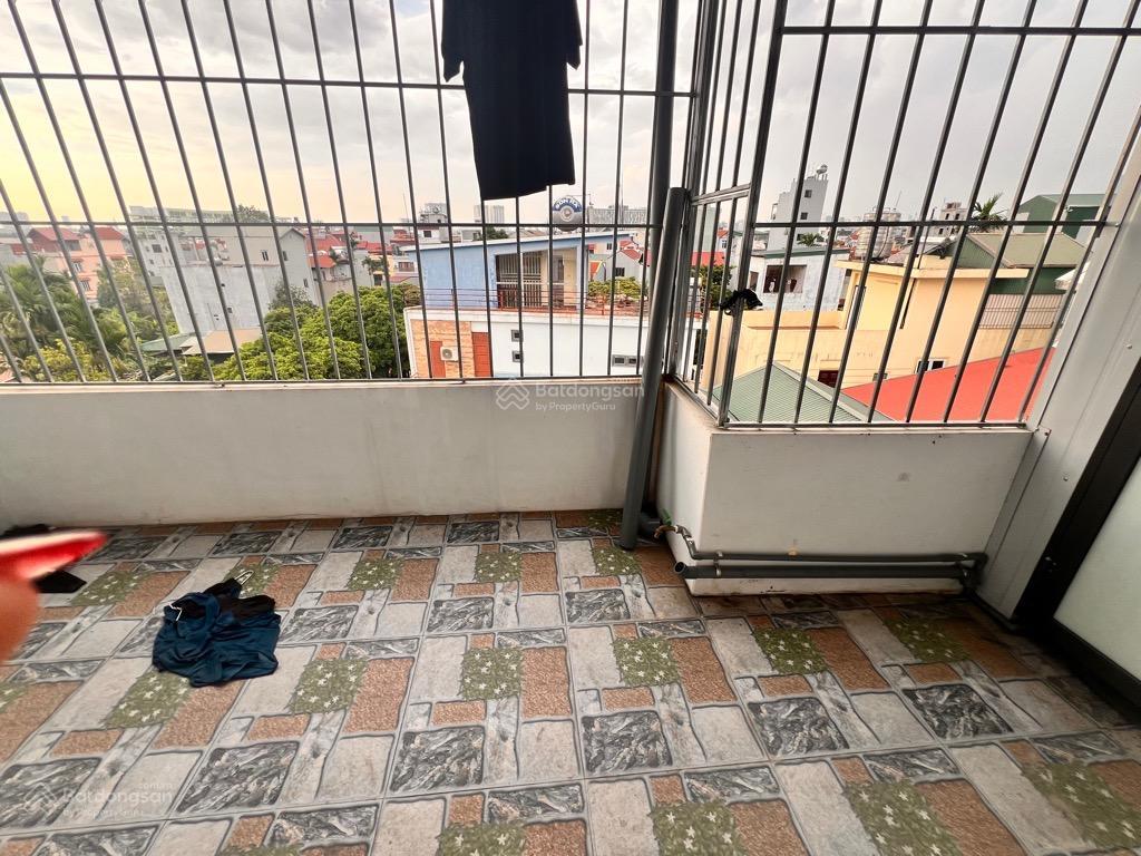 Bán nhà riêng quang tiến nam từ liêm,chỉ 6,5 tỷ có nhà mới dt 37m2 x 5 tầng thang máy. 20m ra ô tô