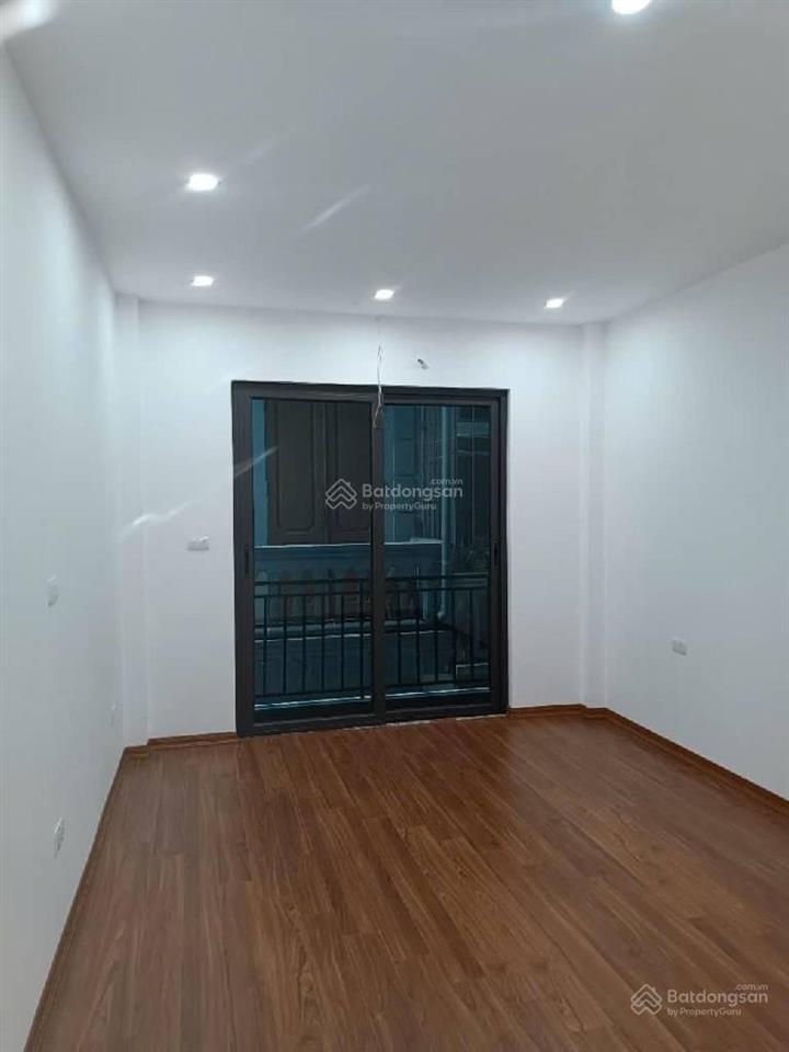 Bán nhà riêng quang tiến nam từ liêm,chỉ 6,5 tỷ có nhà mới dt 37m2 x 5 tầng thang máy. 20m ra ô tô