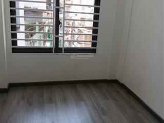 Cho thuê nhà nguyên căn q. 11 , xe hơi tận cửa. giá 9.5 tr/th.