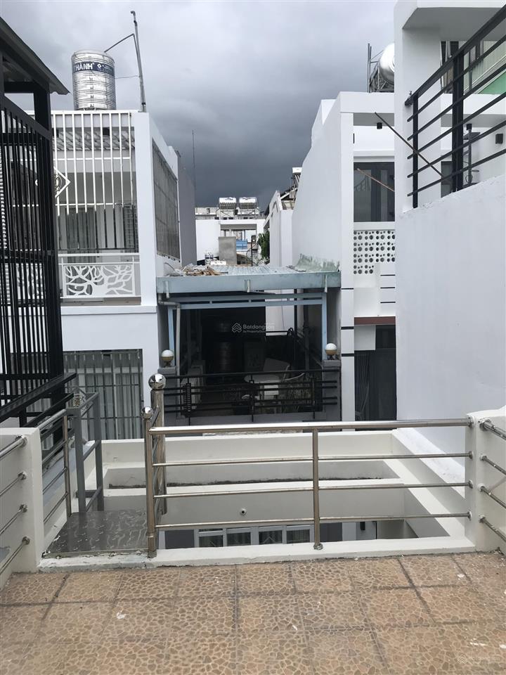 Nhà 5.6 tỷ, 3 lầu đang có hđ thuê 12tr/tháng. diện tích 2.85x10, trong khu vực không còn căn rẻ hơn