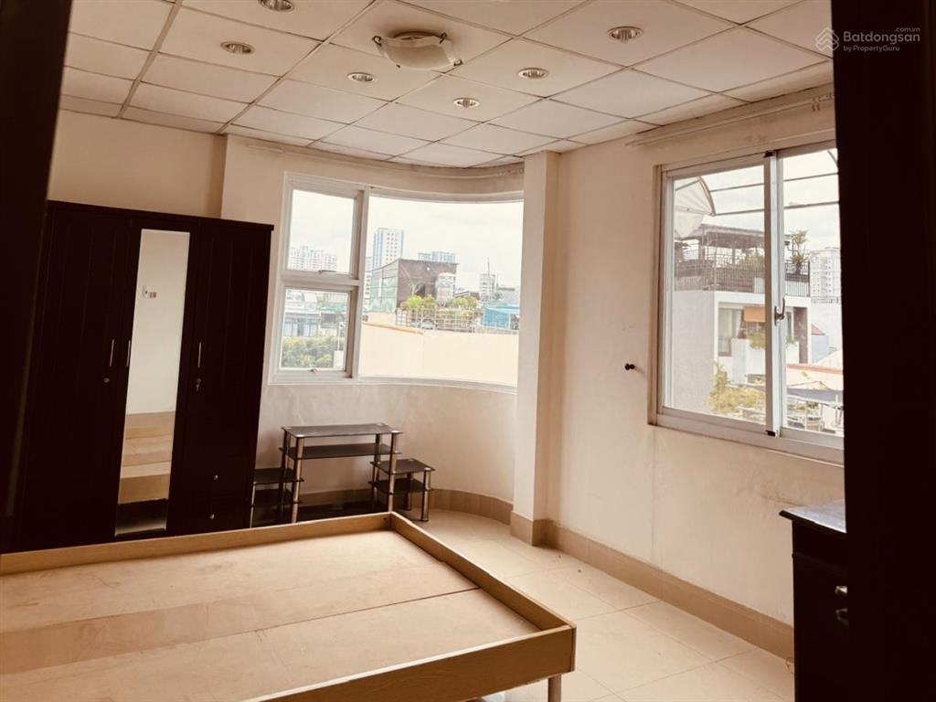 Cực hiếm..! nhà 2 mặt tiền hẻm xe hơi q.1. đừơng nguyễn cảnh chân cách mặt tiền chỉ 15m.