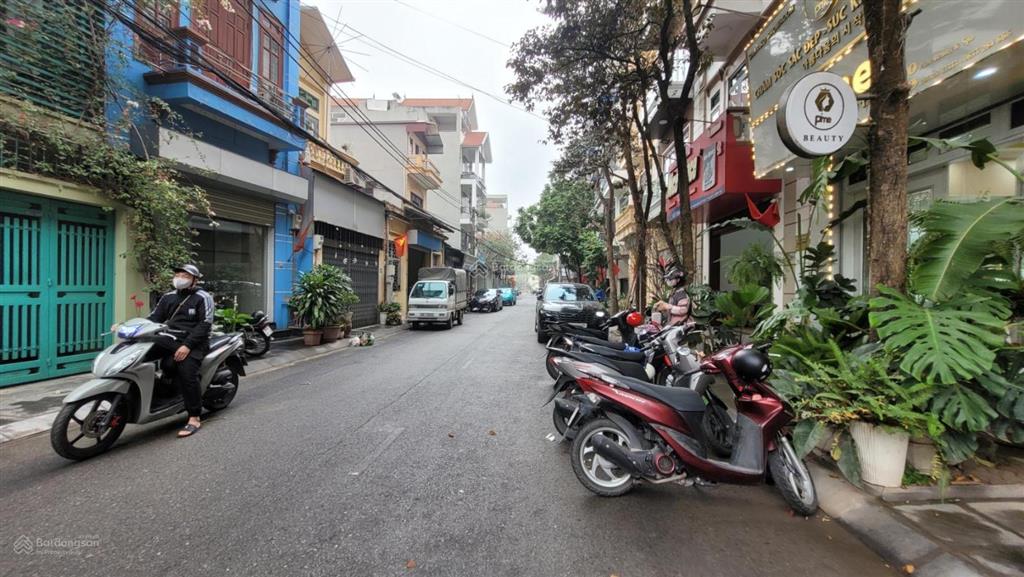 Phân lô vỉa hè ô tô tránh nhà 4 tầng 165 triệu/m2