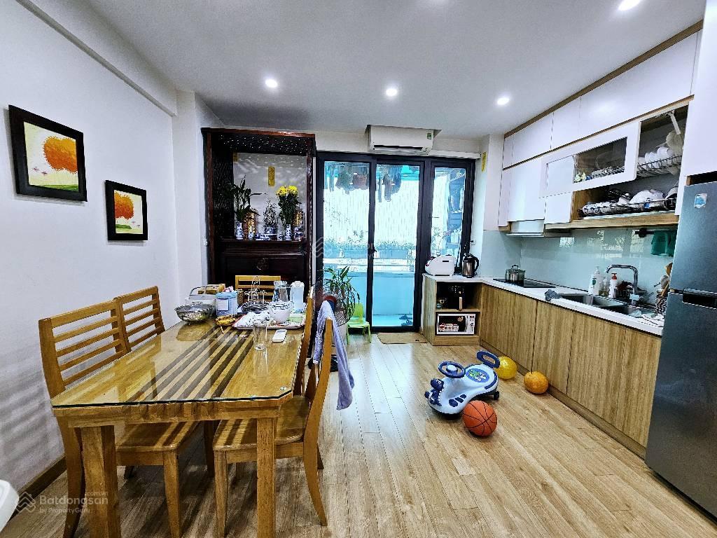 Bán căn chung cư khu đô thị việt hưng 80m2 2 ngủ 1 ban công view công viên 3,1 tỉ