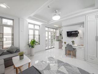 Căn hộ studio 45m2  tone trắng, nhiều ánh sáng  ban công, máy giặt riêng ngay chợ bến thành q1