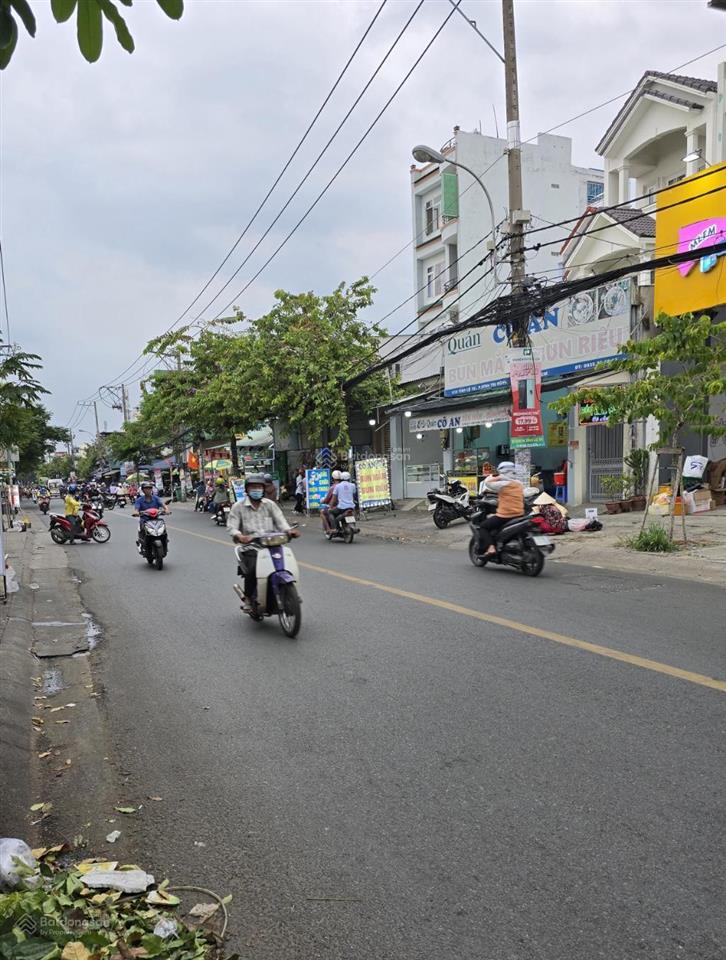 Bán nhà mặt tiền kinh doanh ngay tỉnh lộ 10, dt 200m2 ngay khu sầm uất tên lửa chỉ nhỉnh 14 tỷ