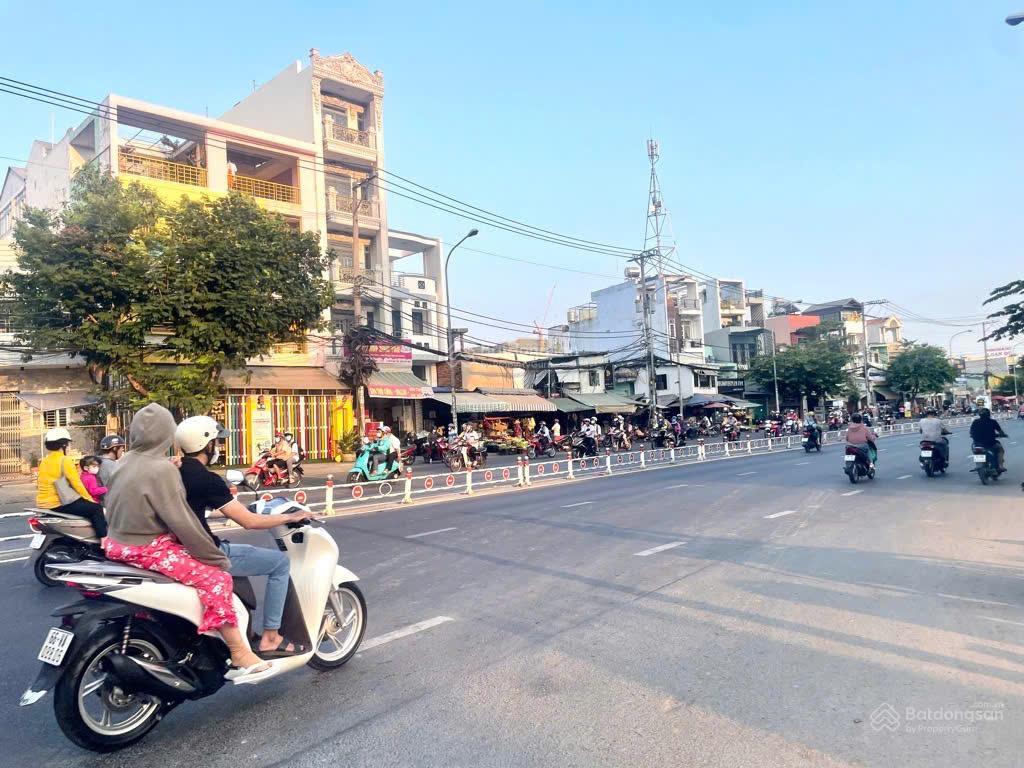 Bán đất tặng nhà kho ngay aeon mall bình tân dt 10 x 40m đường xe tải đỗ cửa chỉnh nhỉnh 16 tỷ