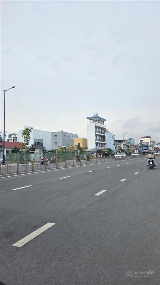 Bán đất tặng nhà kho ngay aeon mall bình tân dt 10 x 40m đường xe tải đỗ cửa chỉnh nhỉnh 16 tỷ