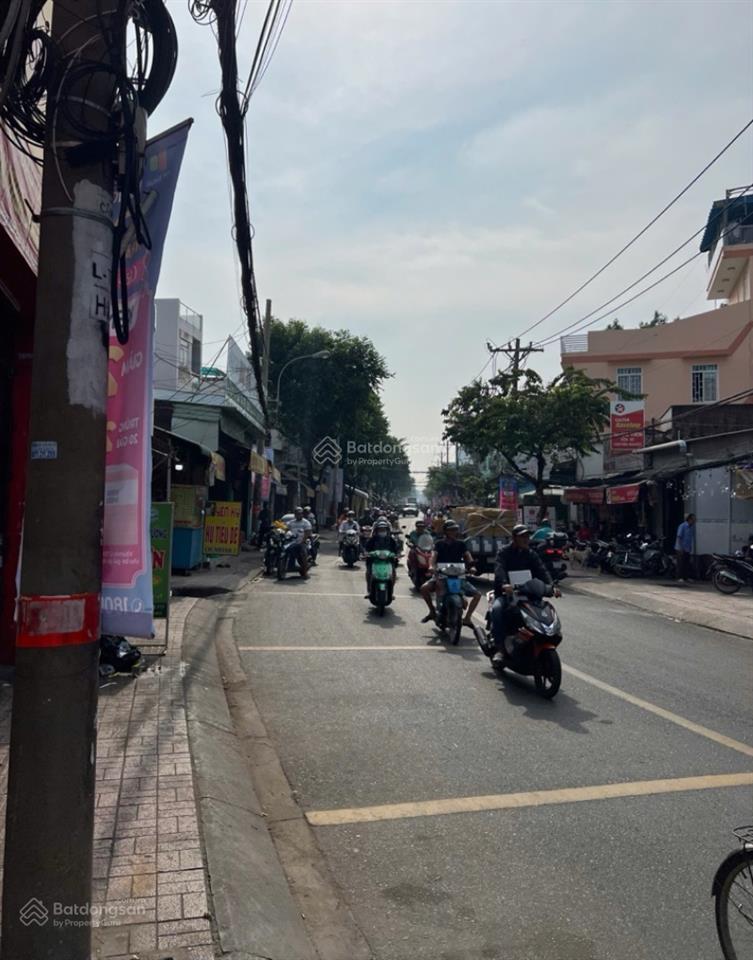 Gấp bán nhà ngay tỉnh lộ 10, dt 8,2 x 37m vuông a4 đường xe tải thông chỉ nhỉnh 17 tỷ