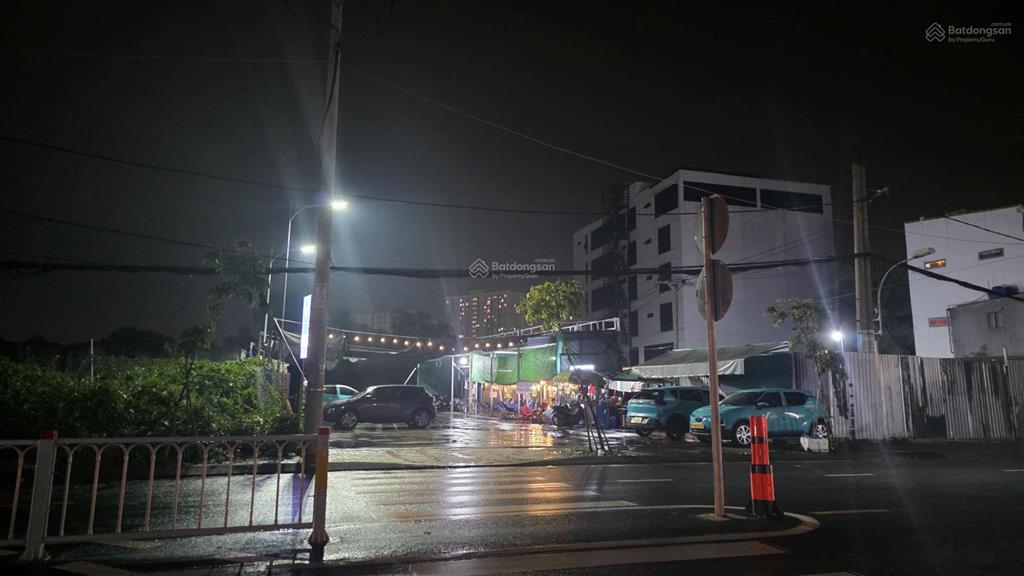 Bán nhà kho full thổ cư, 10 x 40m vuông a4, ngay khu sầm uất tên lửa giá nhỉnh 17 tỷ