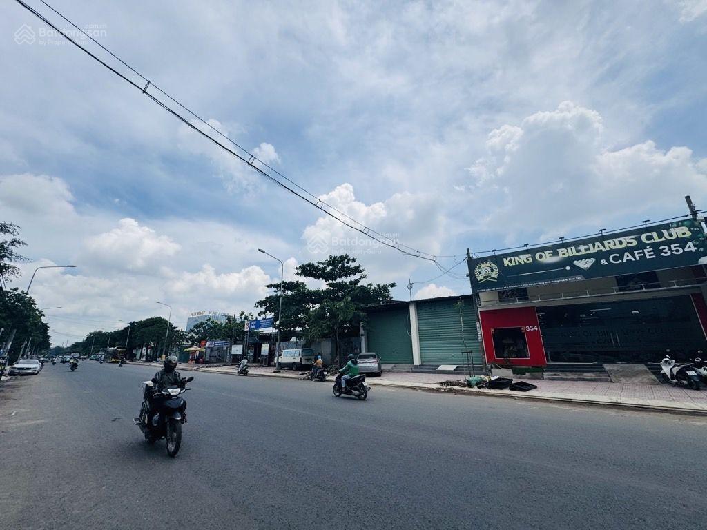 Bán nhà kho mặt tiền nguyễn cửu phú, 1.677m2 ngang 39m đường 40m có lề giá chỉ 38.4 tỷ