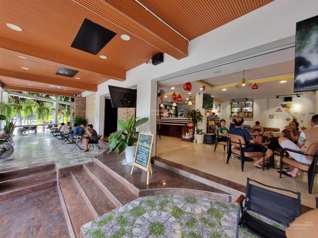 Sang nhượng quán cafe 40x16m, khu dân cư an sương, quận 12, hiện đang hoạt động bình thường