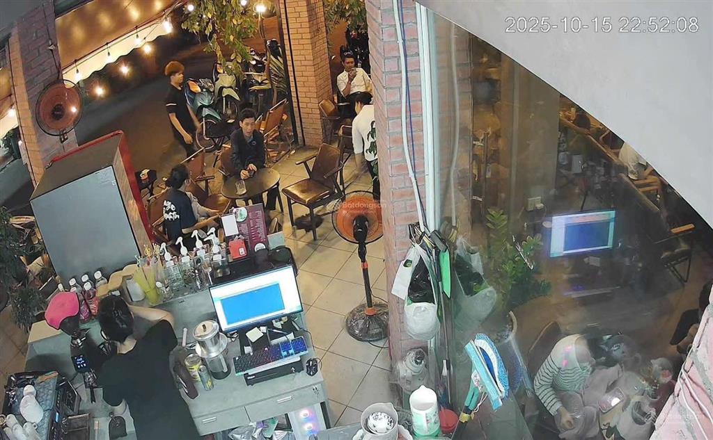 Sang quán cafe căn góc 12x20 khu bàu cáttân bình, mặt bằng chỉ 25tr/tháng,lợi nhuận 4050tr/tháng