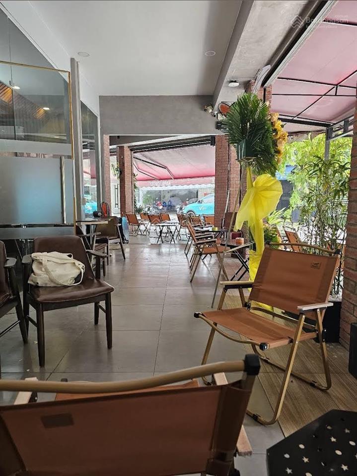 Sang quán cafe căn góc 12x20 khu bàu cáttân bình, mặt bằng chỉ 25tr/tháng,lợi nhuận 4050tr/tháng