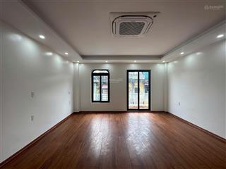Bán nhà giảng võ ô tô đỗ cửa  kinh doanh  tương lai đường trước nhà 20m  dt 50m2 x 7t thang máy