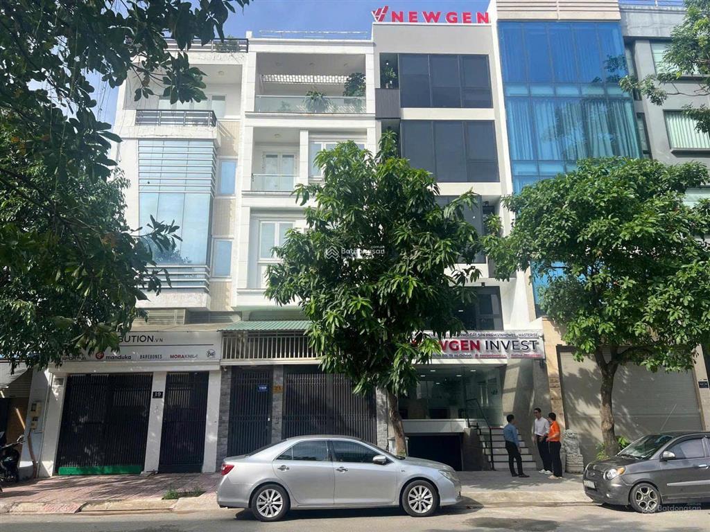 Sắp bán căn nhà 4 tầng thiết kế đẹp tại khu c phường an phú  20 tỷ chốt về 17 tỷ bán gấp