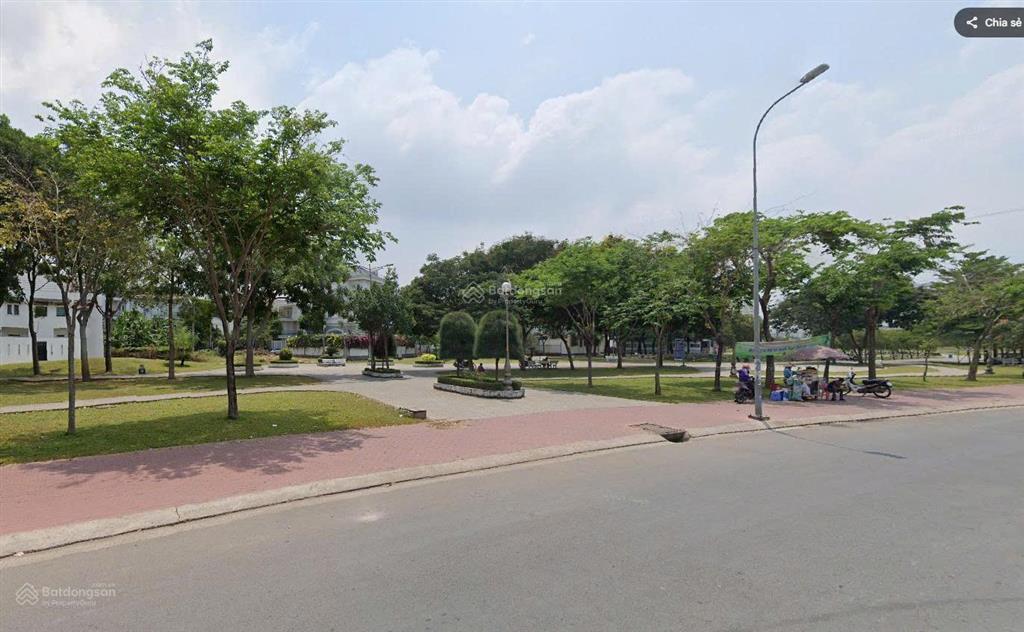Cao đức lân còn sót 1 căn nhà duy nhất mt đường đối diện công viên. nhà 4 tầng  4x20  giá 19 tỷ
