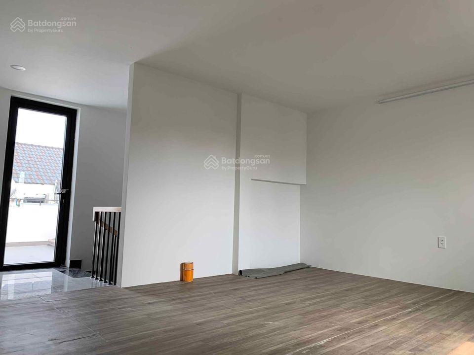 Cho thuê nhà 16tr 3 lầu 4pn 5x16m gần vòng xoay liên phường, đ xuân hợp, võ chí công.  0901 193 ***
