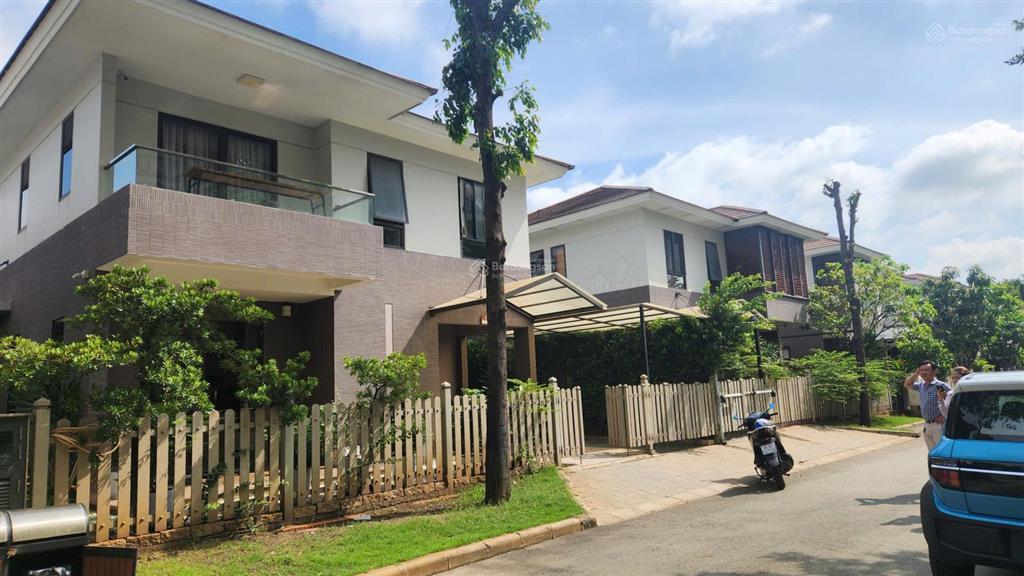 Cho thuê biệt thự valora fuji 13mx13m 2l3pn gần liên phường, đỗ xuân hợp.  0901 193 ***