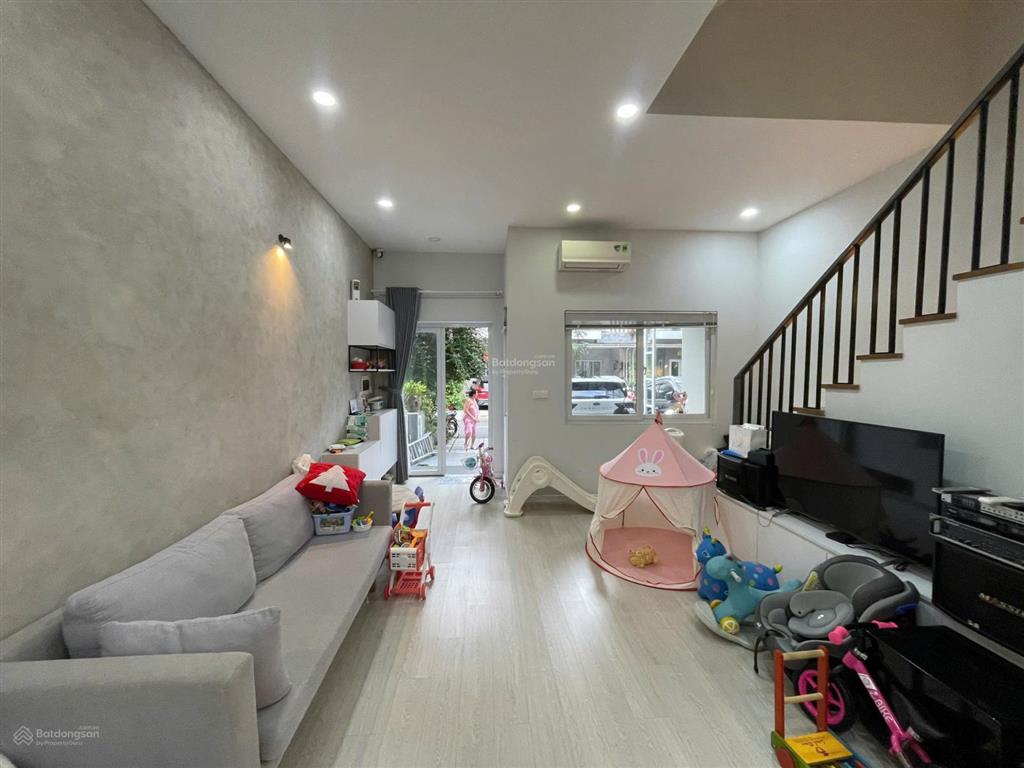 Cho thuê nhà rio vista từ 16tr gần gia hòa, đỗ xuân hợp 5x15m 3 lầu 4pn, gara.  0901 193 ***