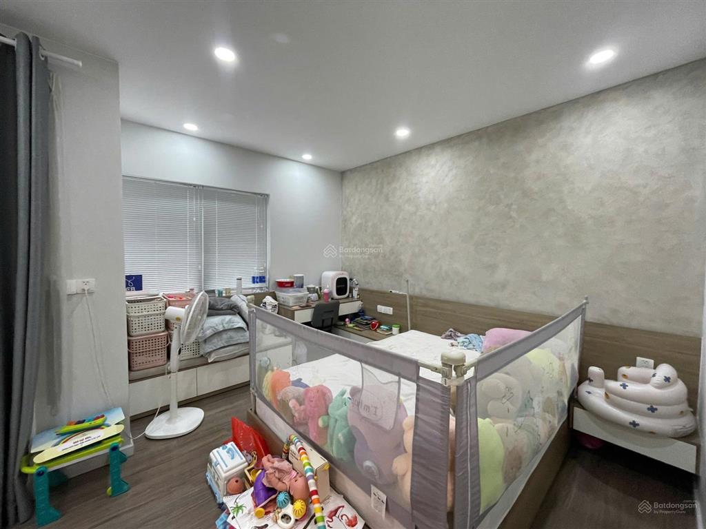 Cho thuê nhà rio vista từ 16tr gần gia hòa, đỗ xuân hợp 5x15m 3 lầu 4pn, gara.  0901 193 ***