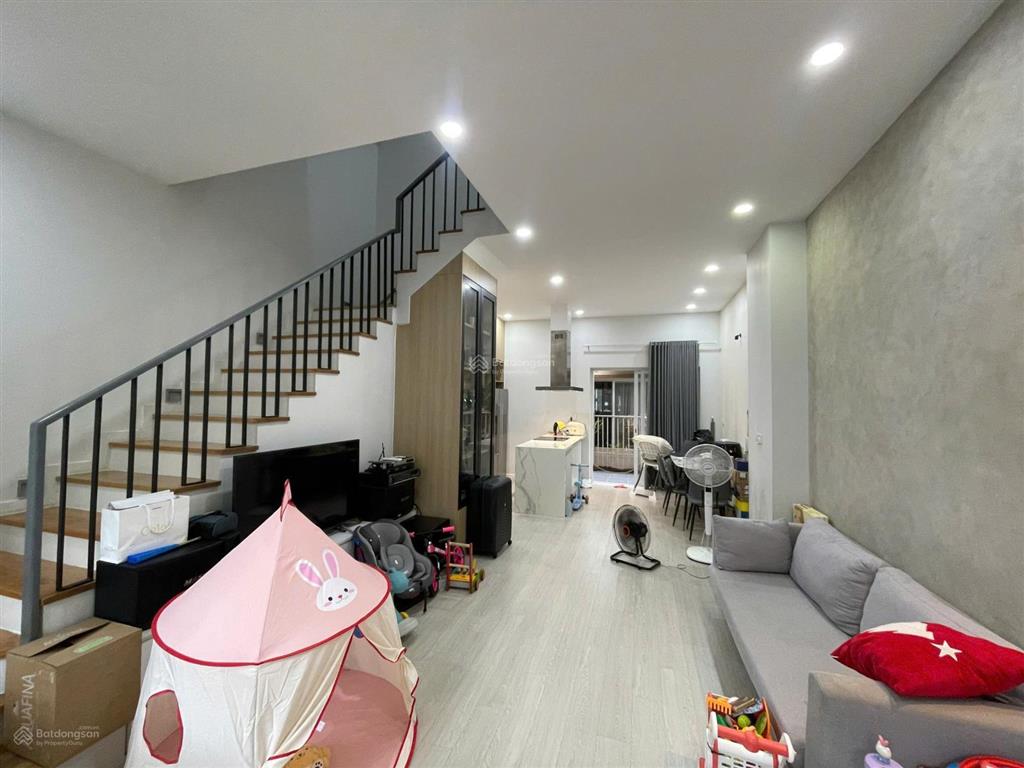 Cho thuê nhà rio vista từ 16tr gần gia hòa, đỗ xuân hợp 5x15m 3 lầu 4pn, gara.  0901 193 ***
