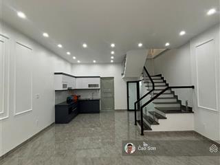 Bán nhà trung hành xây mới, 3 tầng, 58 m2, có sân sau, ngang 5,5m, nhiều cửa sổ, giá 3 tỷ 1