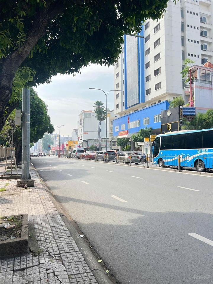 Bán khuôn đất xây tòa nhà phan đình phùng 10x30m. ctxd hầm 8 tầng giá 70 tỷ