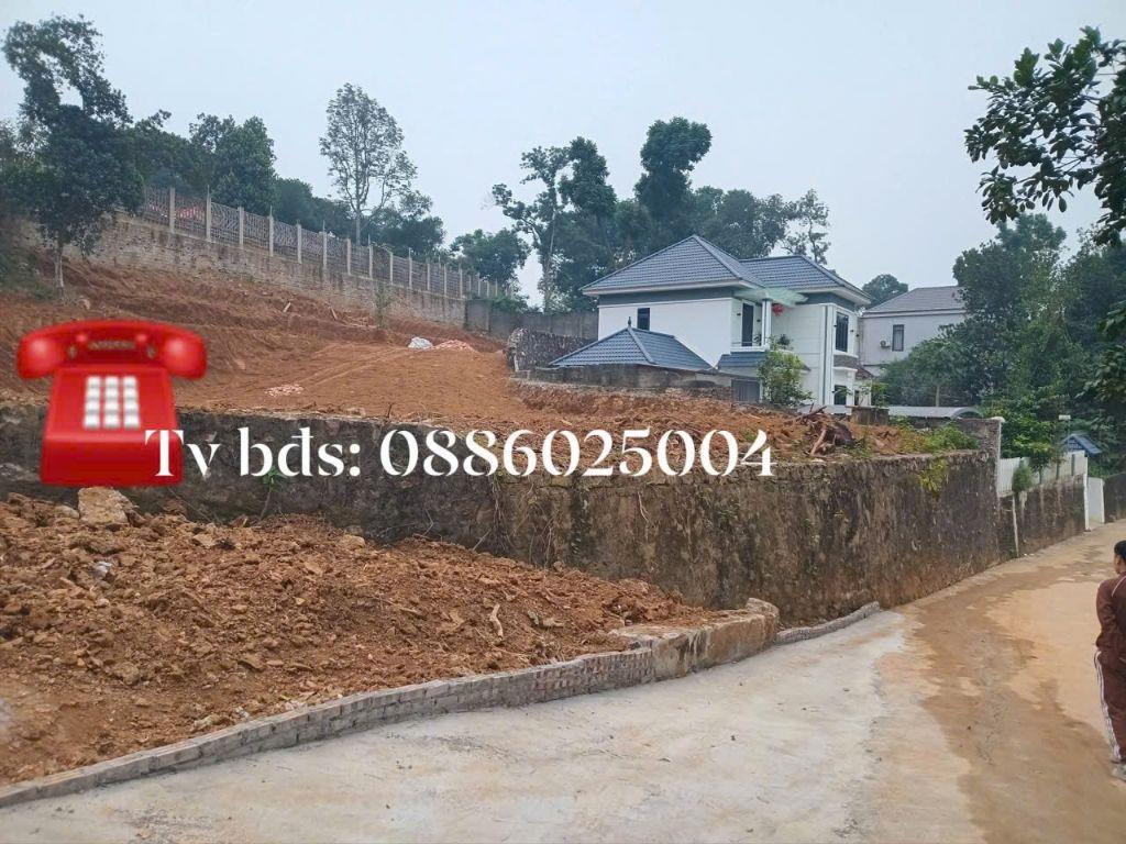 🔴 Thửa đất gần 1500m² có 600m thổ cư, 🚴 BÁM QL6 khoảng 600m, Đường ô tô vào tận đất