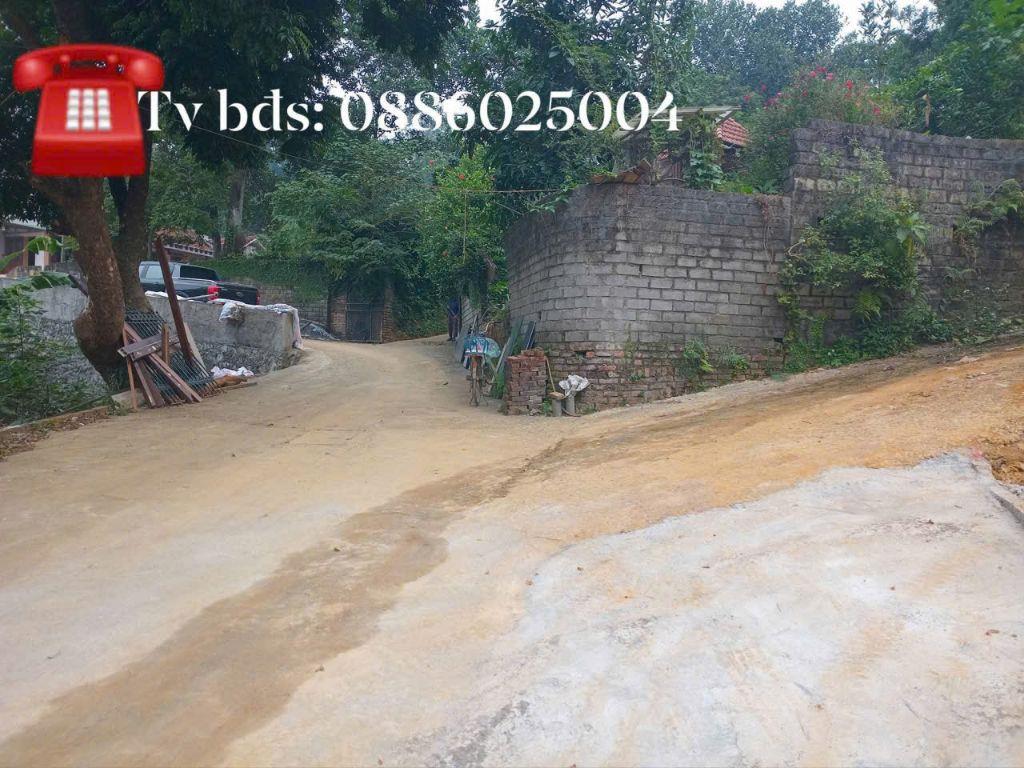 🔴 Thửa đất gần 1500m² có 600m thổ cư, 🚴 BÁM QL6 khoảng 600m, Đường ô tô vào tận đất