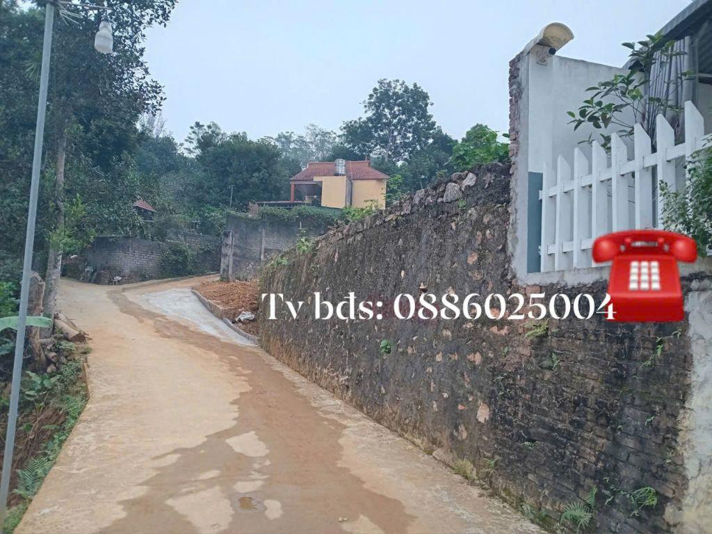 🔴 Thửa đất gần 1500m² có 600m thổ cư, 🚴 BÁM QL6 khoảng 600m, Đường ô tô vào tận đất