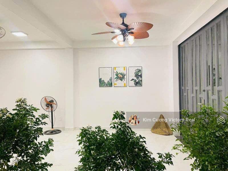 Bán nhà hẻm 4m phạm văn hai, trường sa gần chợ phạm văn hai  dt 6.3x10m  3 tầng  giá 7.7 tỷ tl