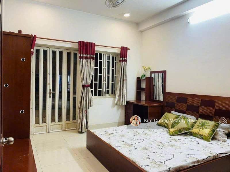 Bán nhà hẻm 4m phạm văn hai, trường sa gần chợ phạm văn hai  dt 6.3x10m  3 tầng  giá 7.7 tỷ tl