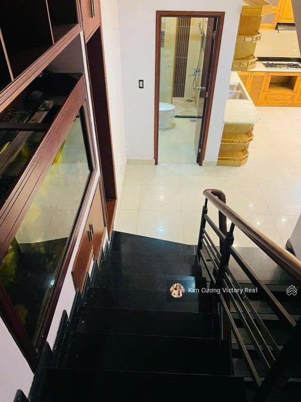 Bán nhà hẻm 4m phạm văn hai, trường sa gần chợ phạm văn hai  dt 6.3x10m  3 tầng  giá 7.7 tỷ tl