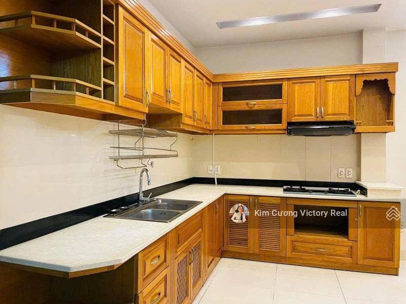 Bán nhà hẻm 4m phạm văn hai, trường sa gần chợ phạm văn hai  dt 6.3x10m  3 tầng  giá 7.7 tỷ tl