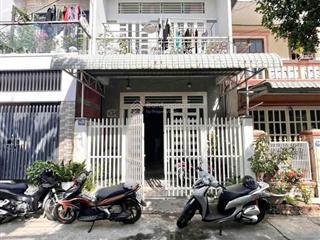 Kẹt tiền bán gấp căn nhà ở ngay chợ bình chánh, đường 18b, đang cho thuê 15tr/ tháng, giá 730 triệu