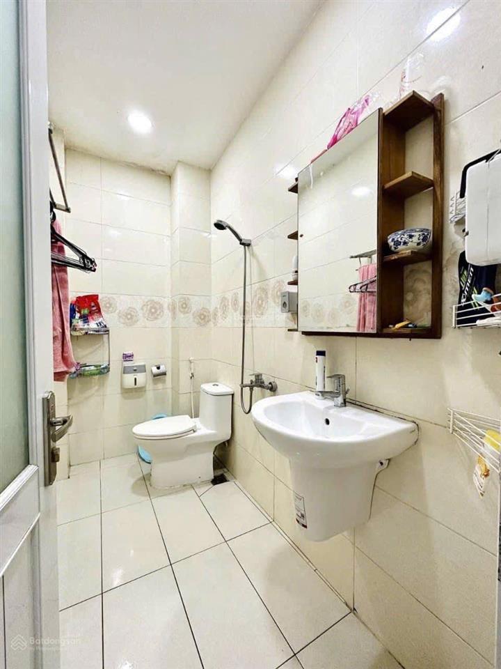 Kẹt tiền bán gấp nhà kinh doanh ngay chợ trần đại nghĩa, đang cho thuê 17 tr/tháng, giá 2 tỷ 9