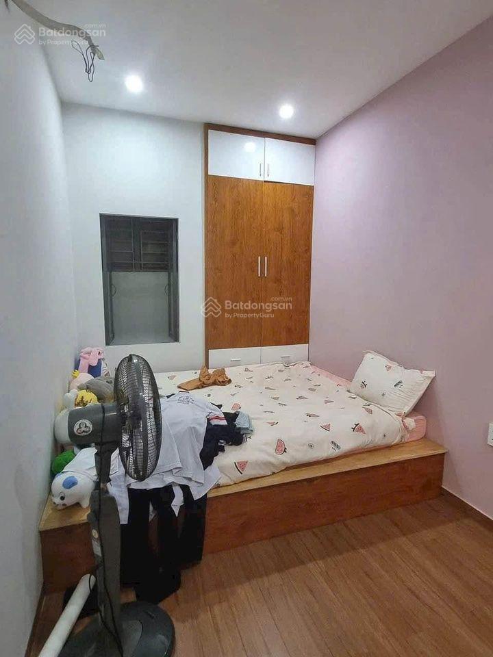 Kẹt tiền bán gấp căn nhà ở ngay ngã 4 bốn xã, gần đầm sen, 1 trệt 1 lầu, 5,5x10m, giá 5 tỷ