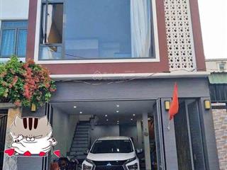 Kẹt tiền bán gấp căn nhà ở ngay ngã 4 bốn xã, gần đầm sen, 1 trệt 1 lầu, 5,5mx10m, giá 2 tỷ 4.