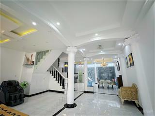 Cho thuê nhà nguyên căn biệt thự 140m2 đầy đủ nội thất cao cấp gần bến xe quận 8  đang trống sẵn